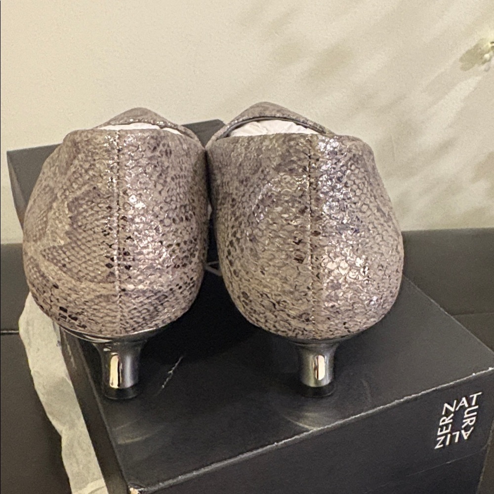 Women's Snakeskin Pattern Shoes naturalizer wide - Picture 3 of 7